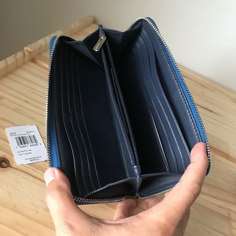 Coach wallet🎈🎈 - Picture 4 of 6